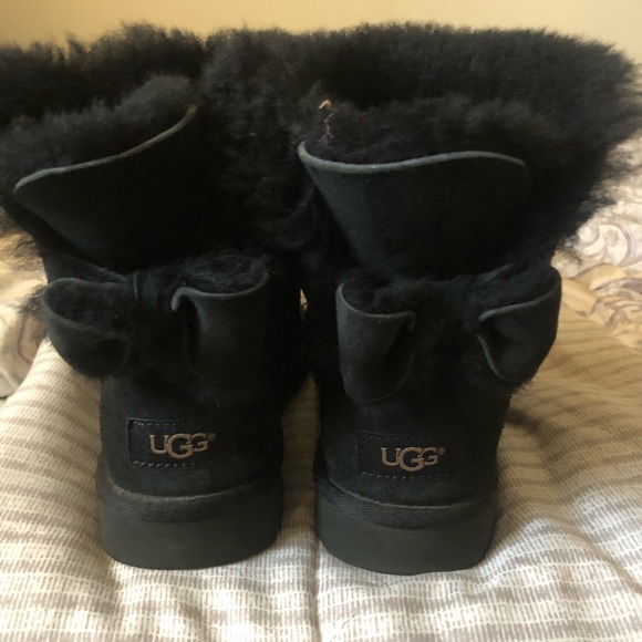 womens size 7 uggs